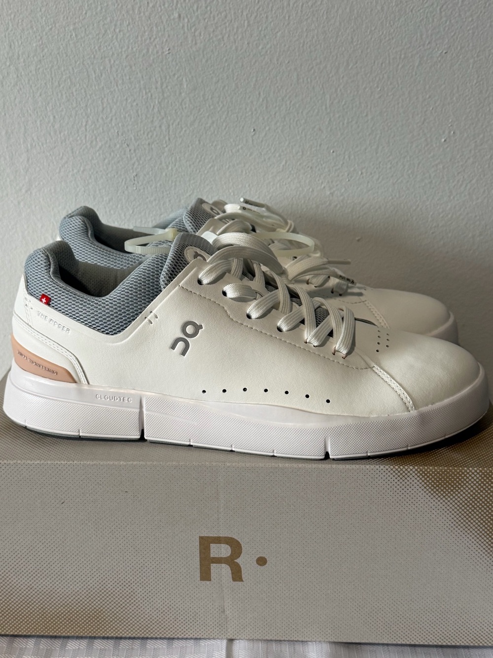 On Cloud The Roger Advantage Shoe White Rose Women's Size 10W New